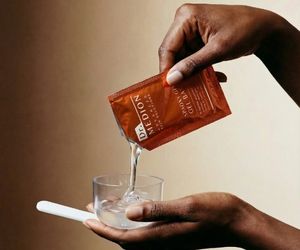 Dr Medion Spaoxy Gel Mask with hands for recovery